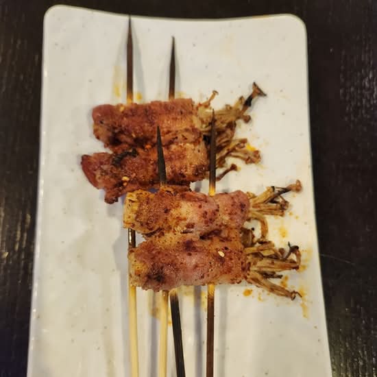 Bacon-wrapped Enoki Mushrooms (2pcs) 培根肉卷金针菇 (2pcs)
